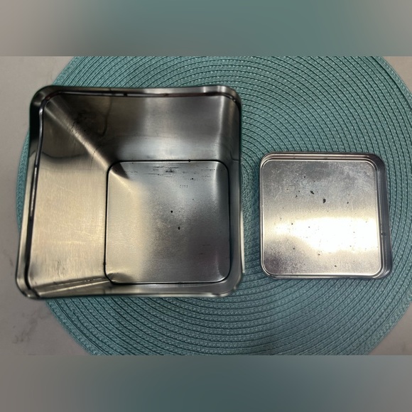 Vintage Limited Edition Nestle Toll House Collectible Cookie Tin - Picture 8 of 8